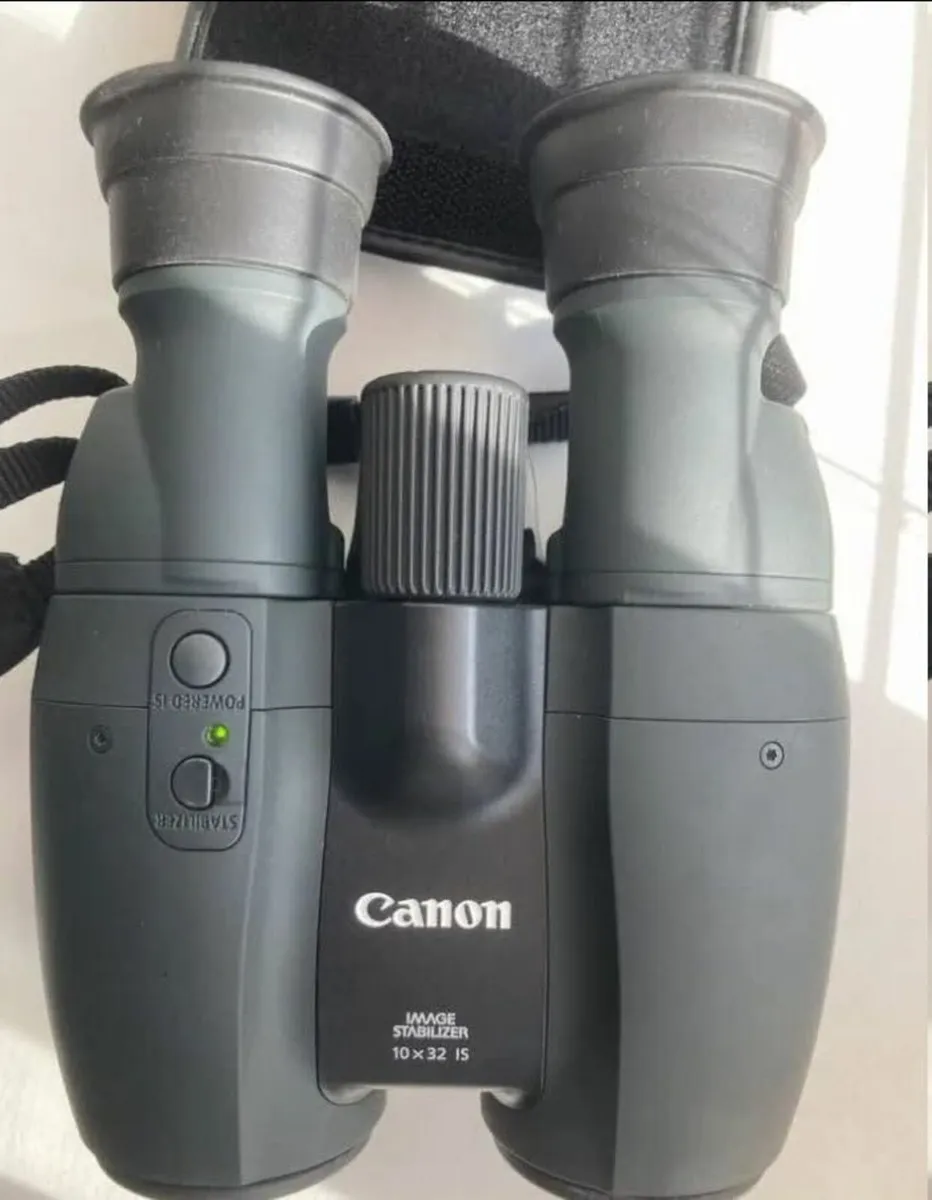 Canon 10x32 Binoculars - Image 1