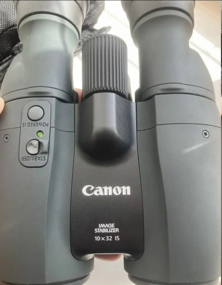 Canon 10x32 Binoculars - Image 2