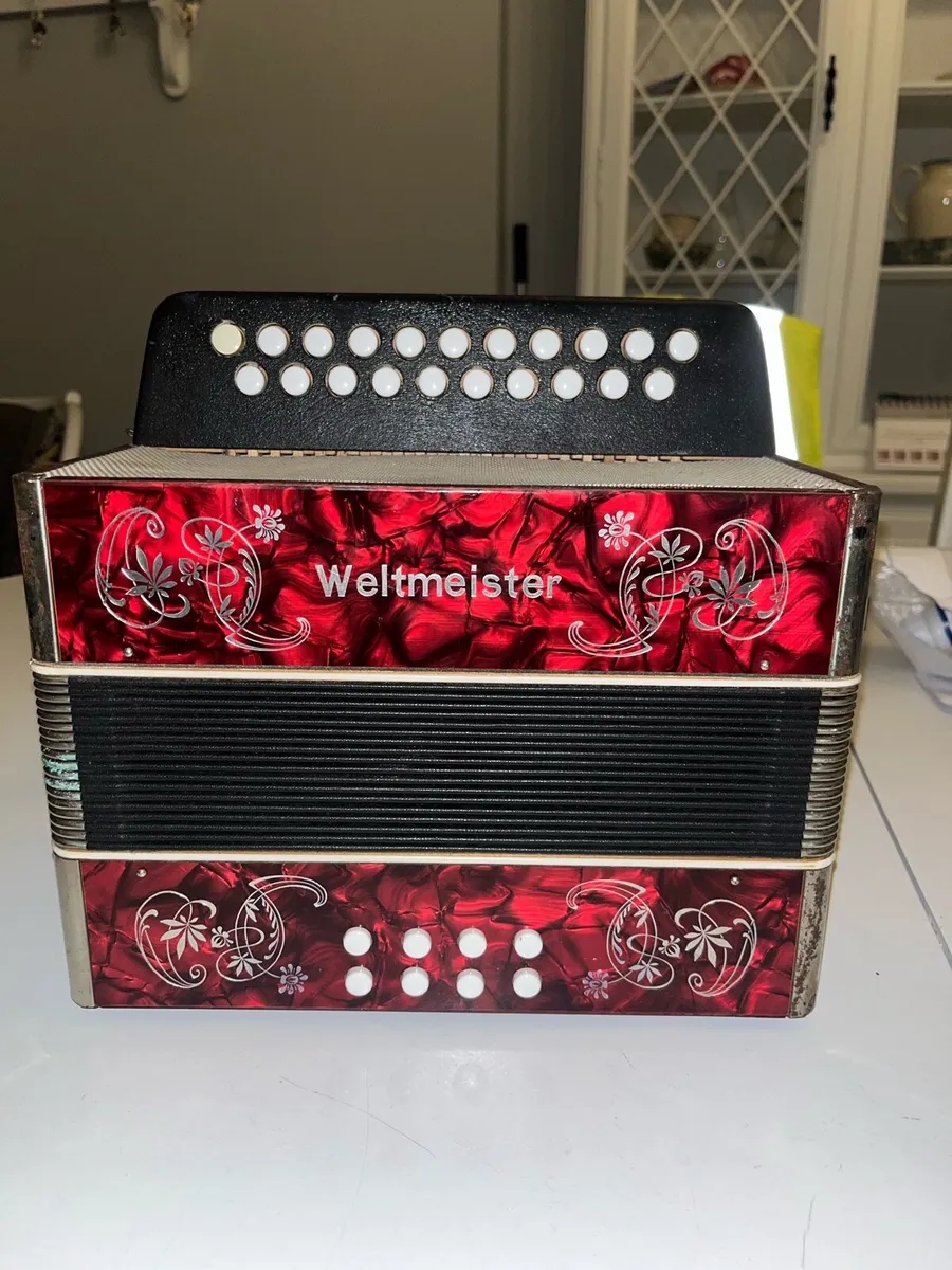 Weltmeister accordion looking for a quick sale - Image 1