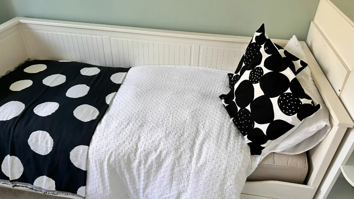 Single bed with drawers - Image 2