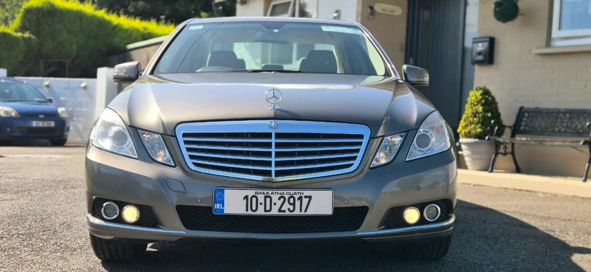 Mercedes Benz E200 (only 204kms) - Image 4