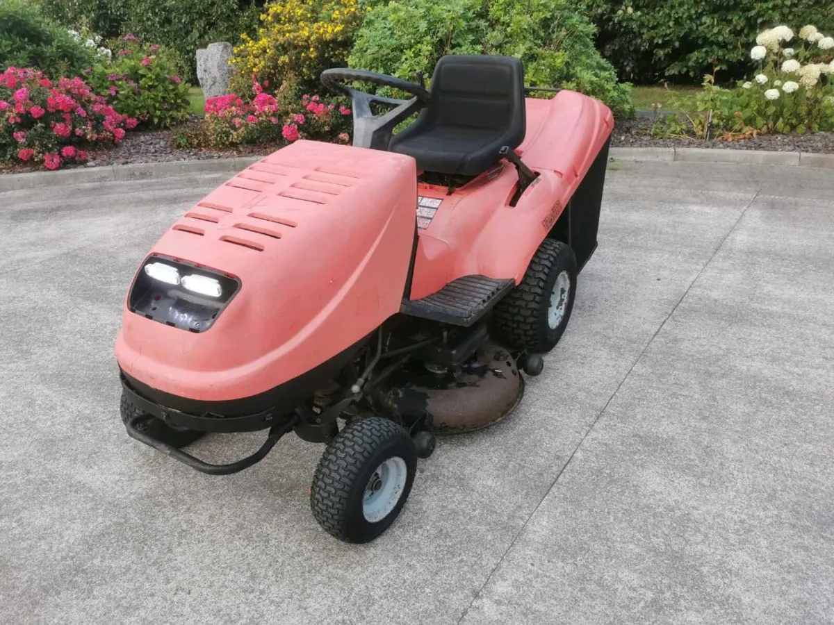 Ride on lawnmower - Image 2