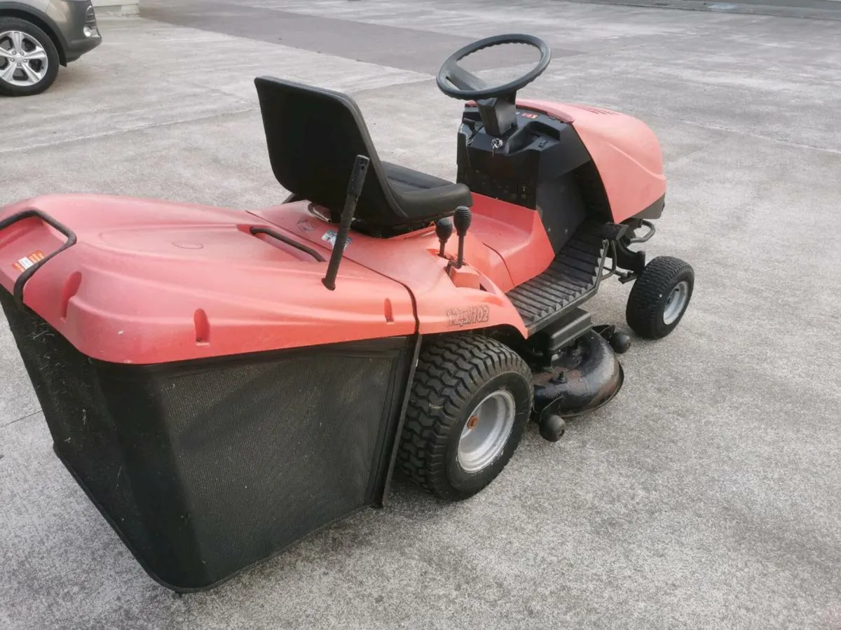 Ride on lawnmower - Image 4