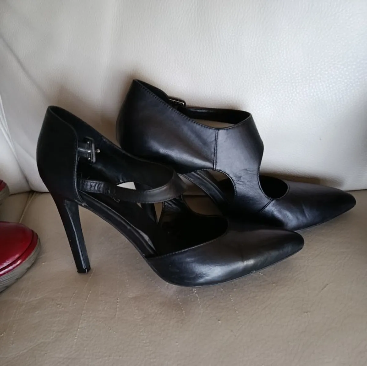 Black Leather Heels Sz4  0