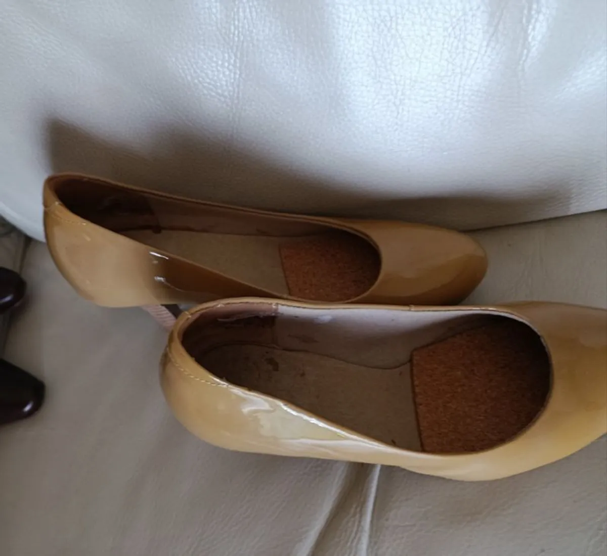 Tan Patent Heels Sz 37 - Image 2