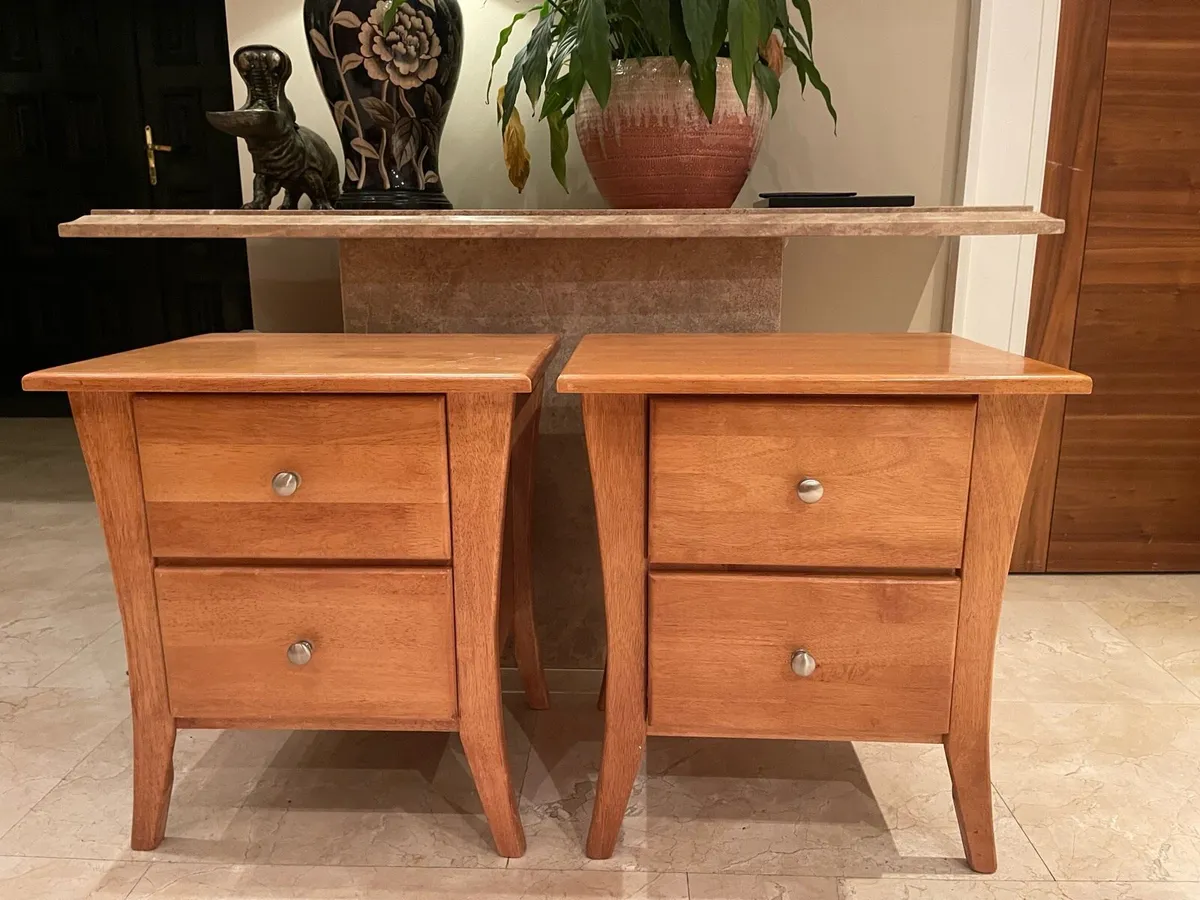 As New - 2 x Matching Quality Bedside Lockers - Image 1