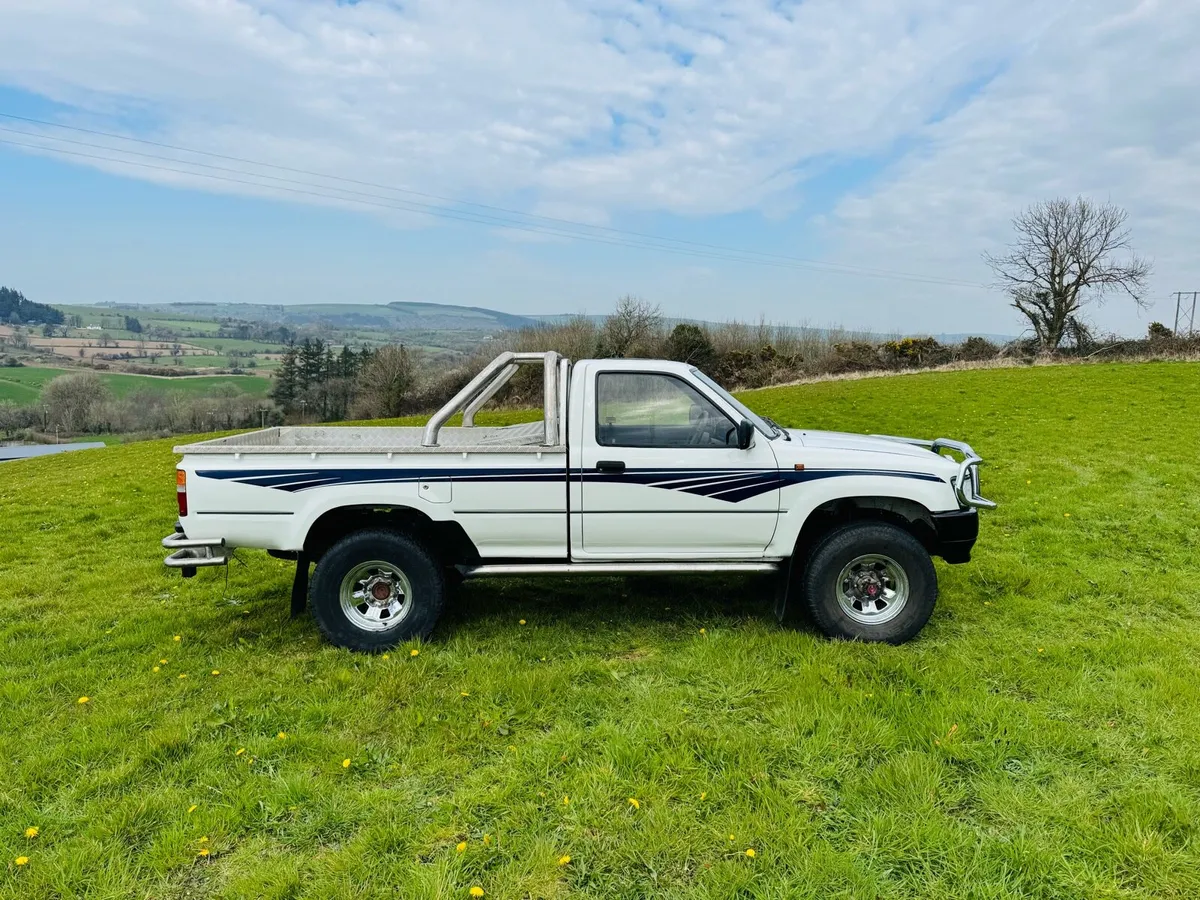 Toyota Hilux - Image 4