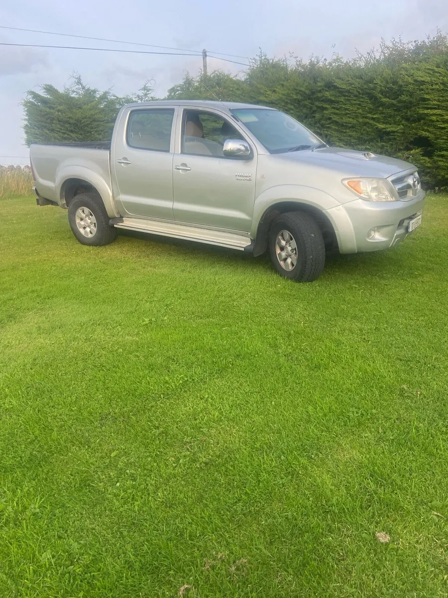 Toyota Hilux - Image 4