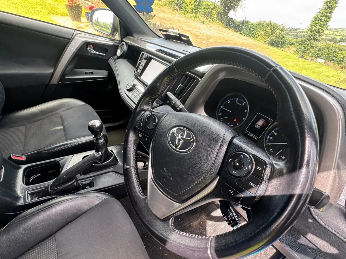 Toyota RAV4 2016 diesel - Image 4