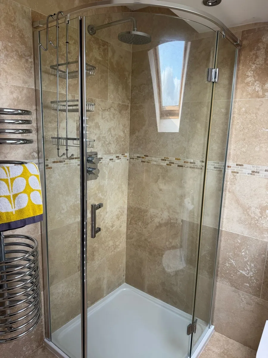 Bathroom suite - Image 1
