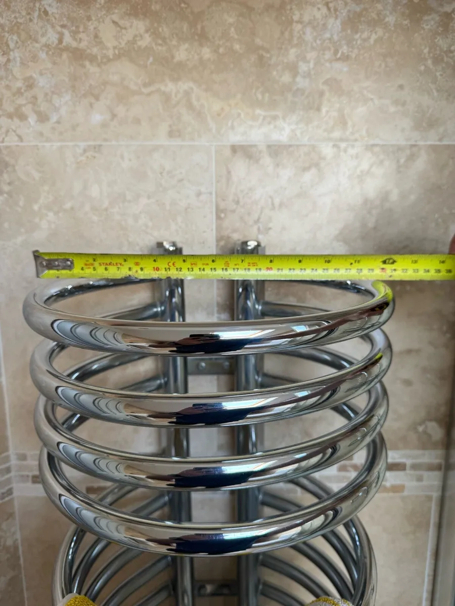 Bathroom suite - Image 2