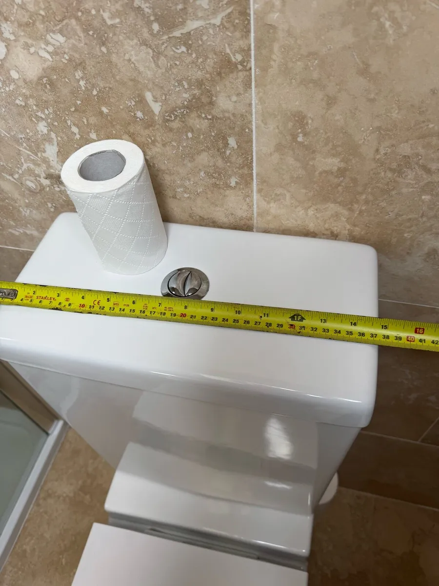 Bathroom suite - Image 4