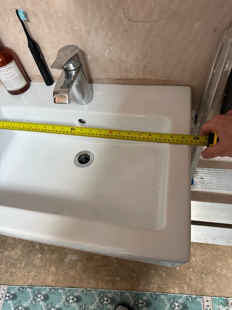 Bathroom suite - Image 3