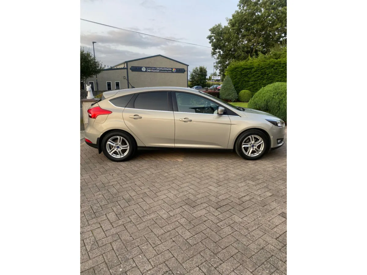 Ford Focus 1.5 TDCI 120 ZETEC EDITION EDTION S/S 5 - Image 2