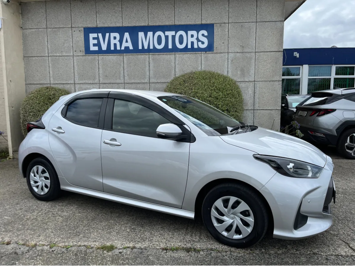 Toyota Yaris AUTOMATIC HYBRID 1.5 PETROL //REVERSE - Image 3