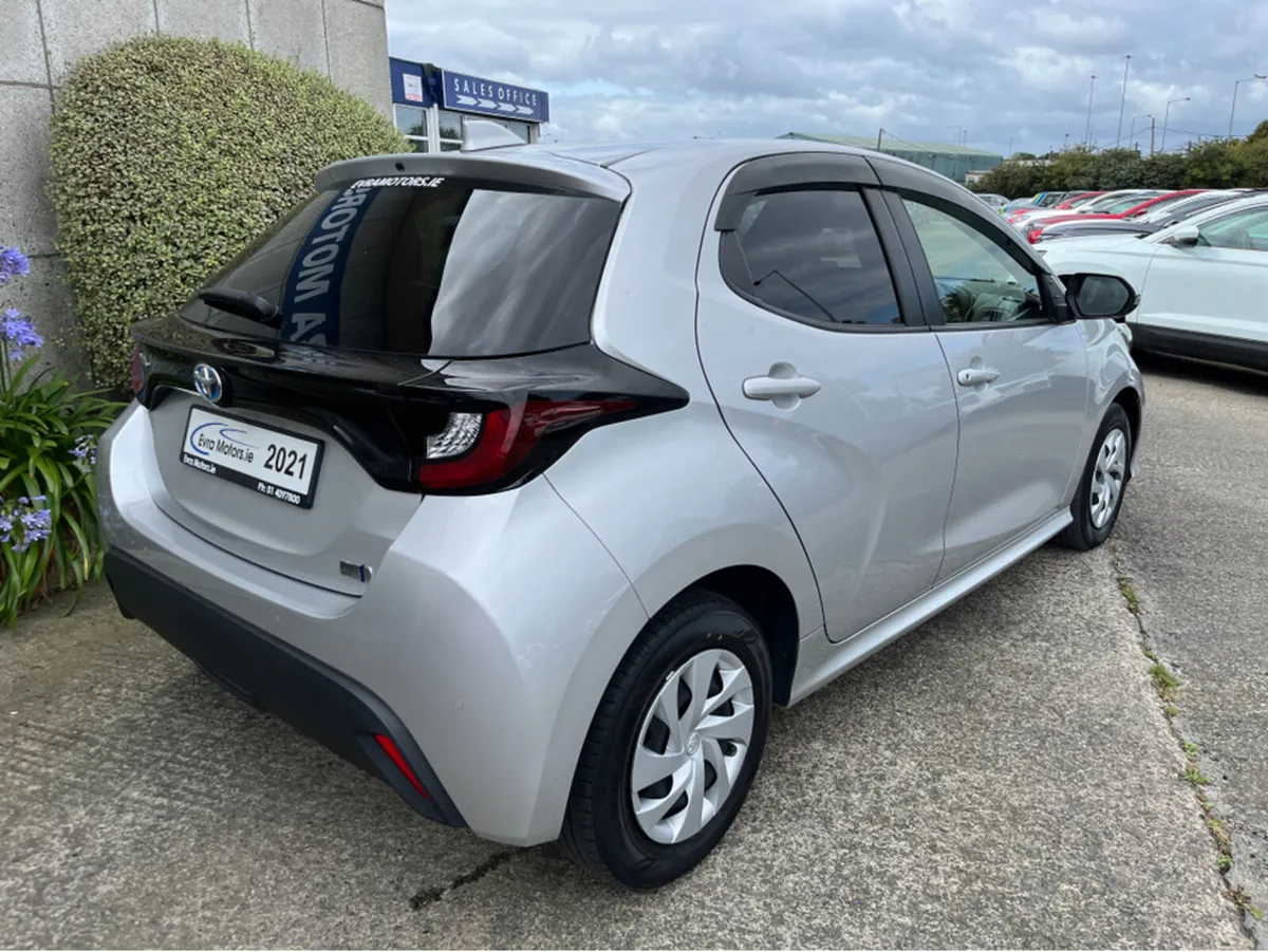 Toyota Yaris AUTOMATIC HYBRID 1.5 PETROL //REVERSE - Image 4