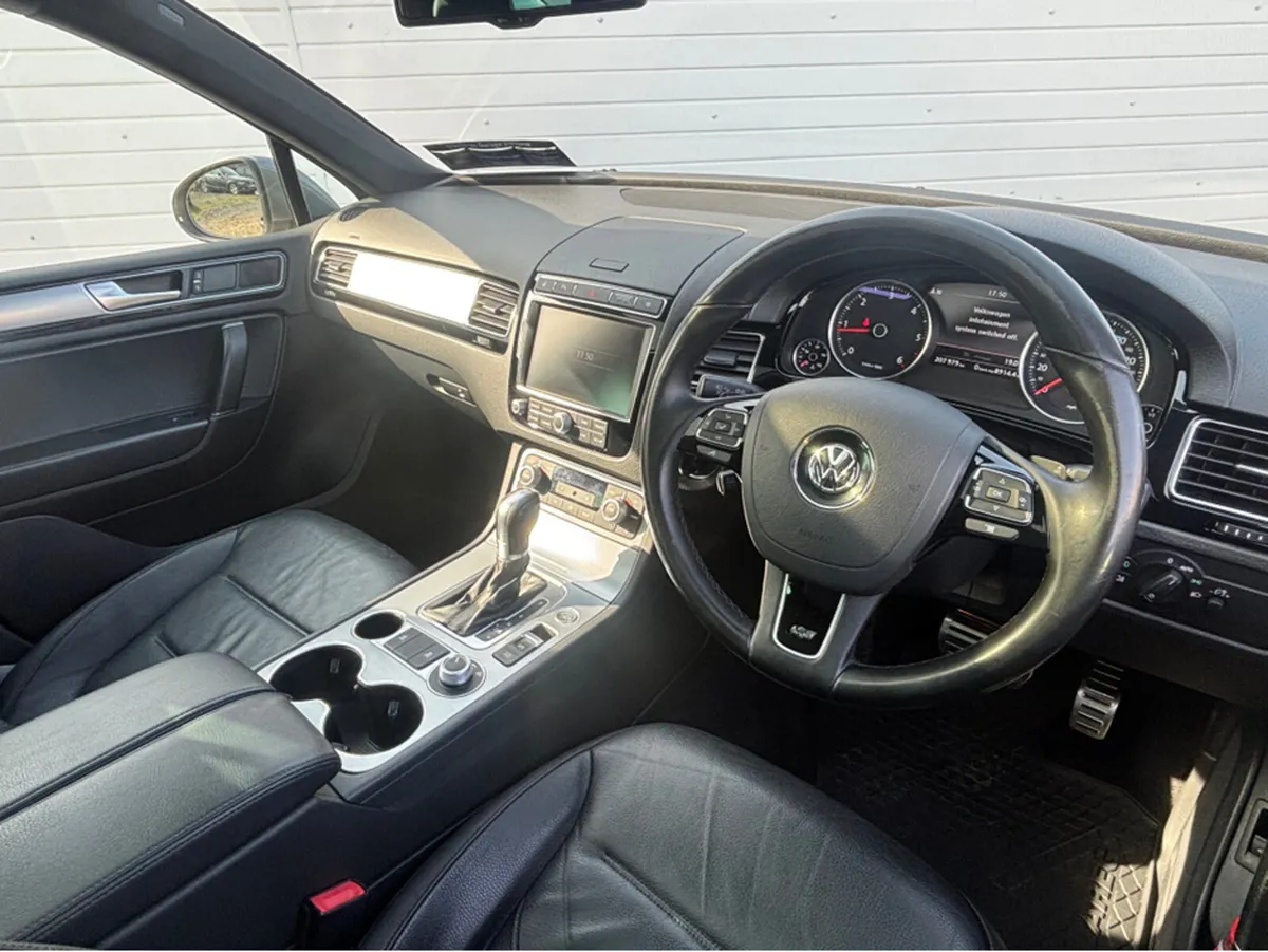 Volkswagen Touareg 3.0 TDI V6 R-LINE BLUEMOTION 25 - Image 4