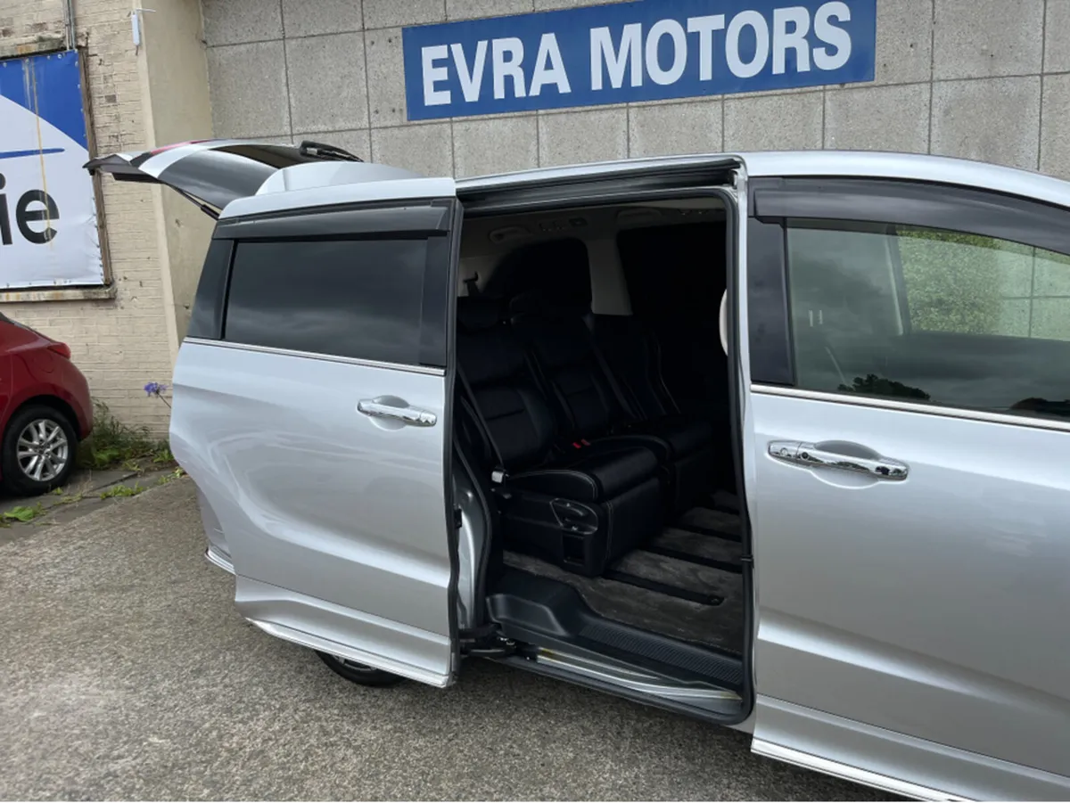Honda Odyssey ABSOLUTE 7 SEATER AUTOMATIC HYBRID 2 - Image 4