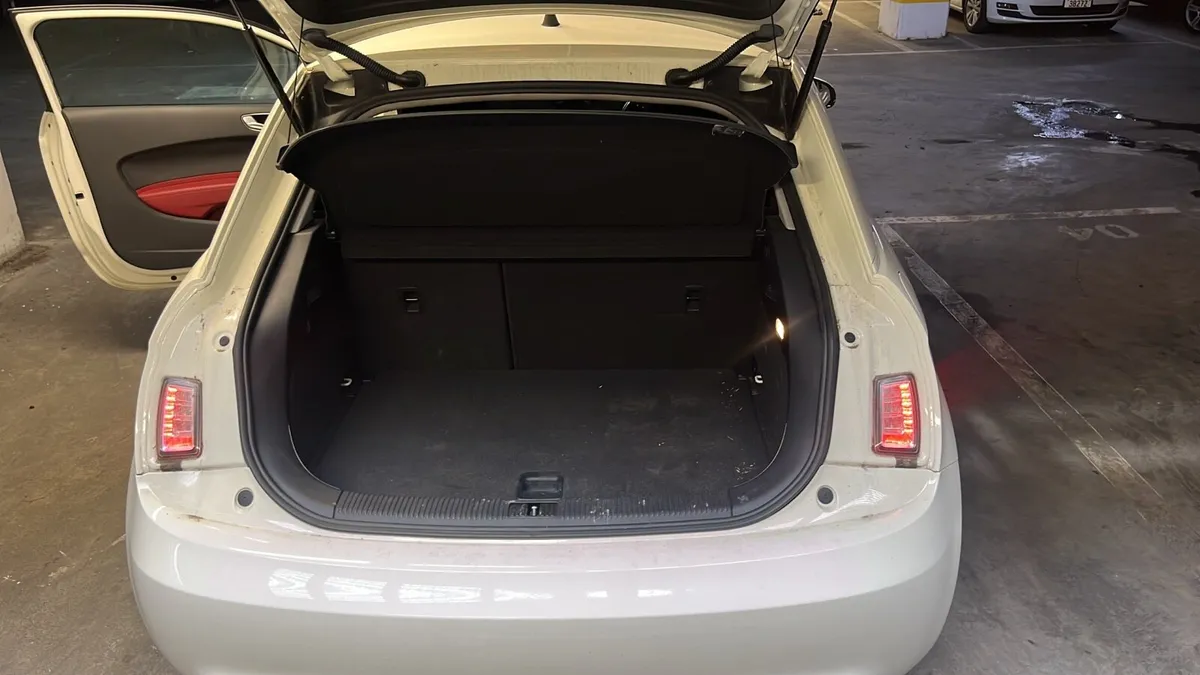 Car - Image 4