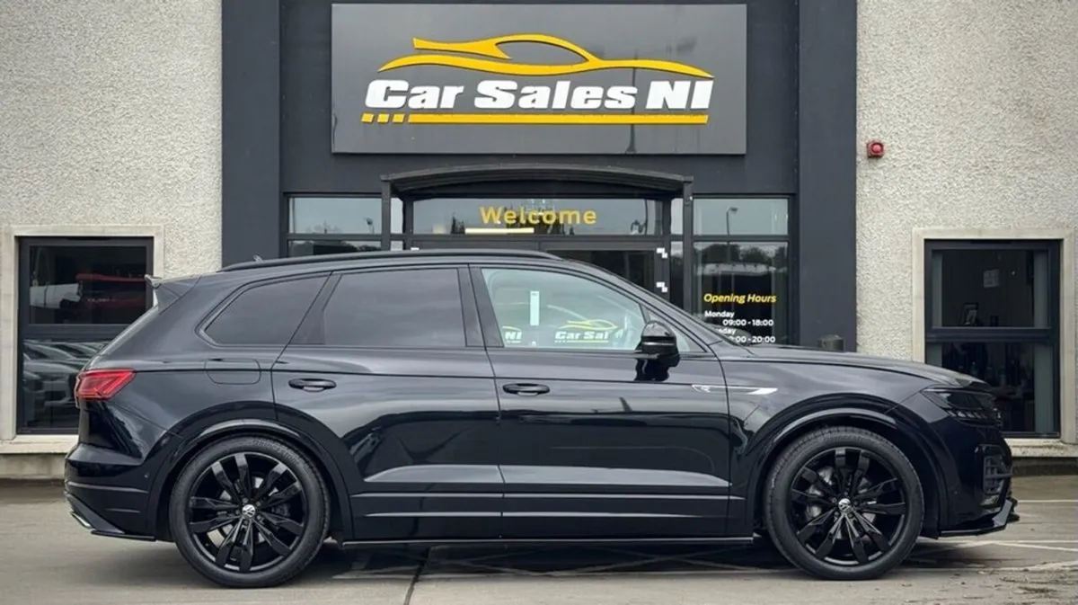 Volkswagen Touareg 3.0 TDI V6 Black Edition SUV 5 - Image 3