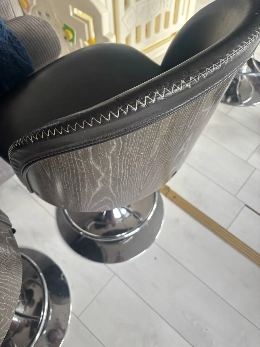 Kitchen bar stools - Image 2