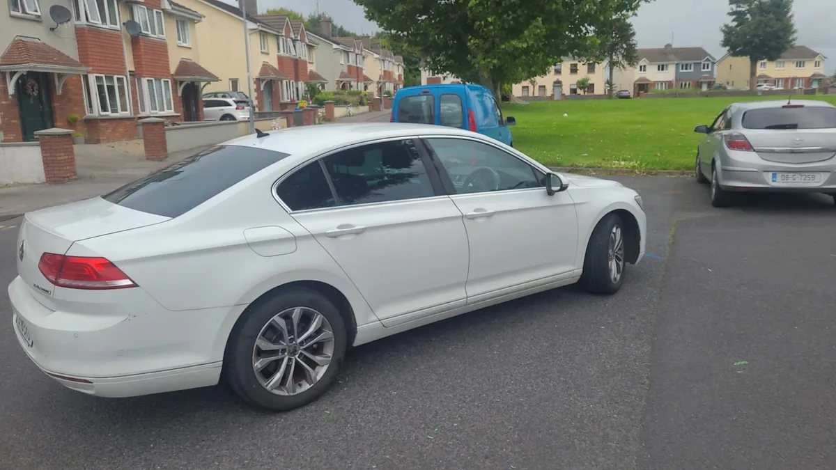 Volkswagen Passat 2.0 TDI - Image 2