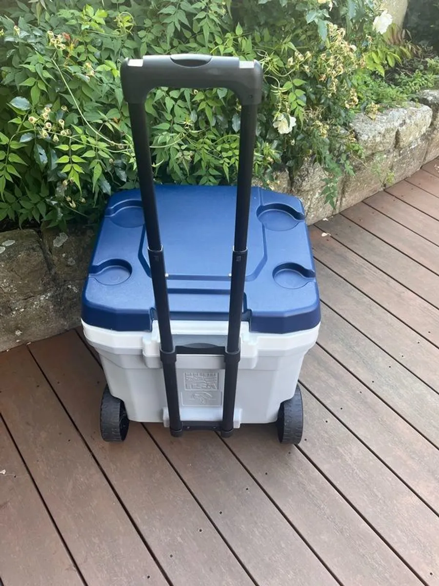 Igloo Rolling Cooler - Image 2