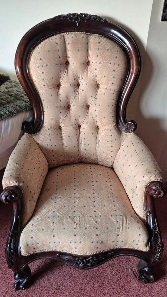 Victorian Style Chaise Longue Suite - Image 2