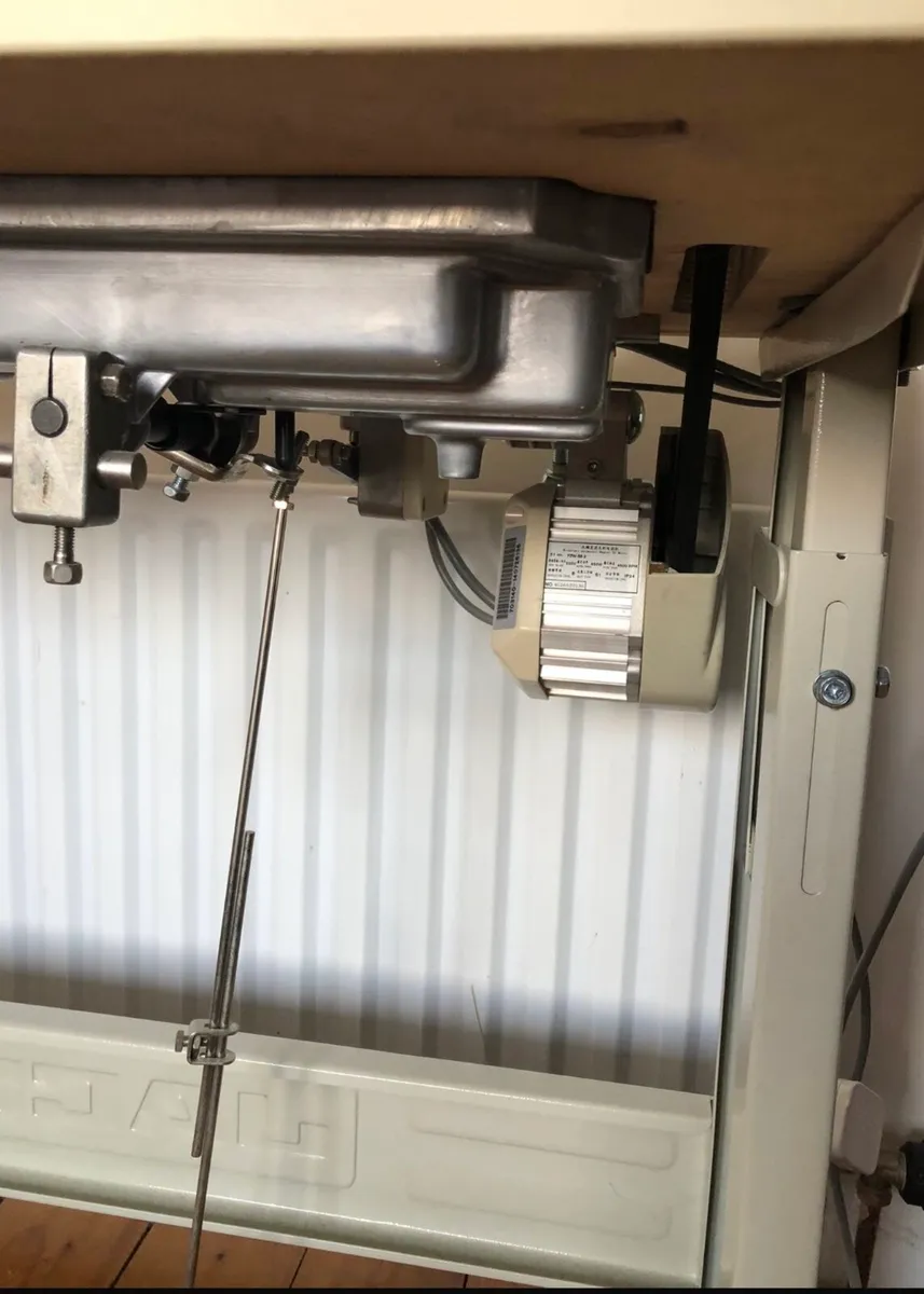 JUKI SEWING MACHINE - Image 4