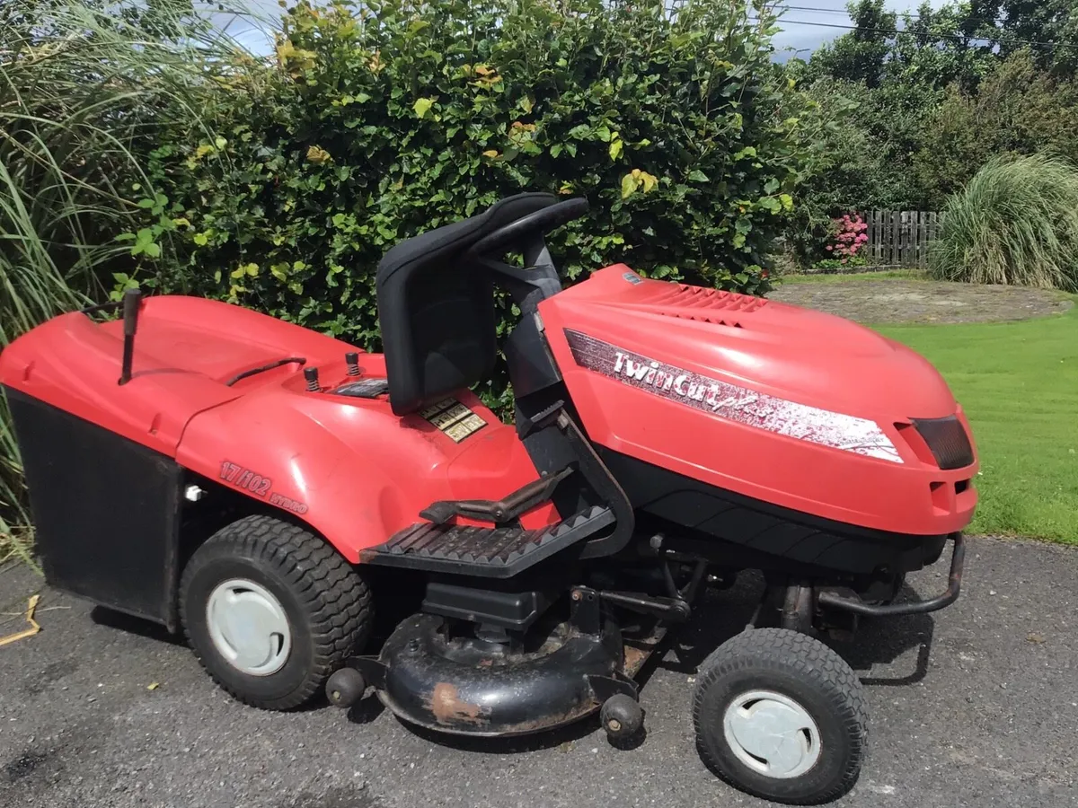 Castlegarden 17HP hydro ride on lawnmower - Image 3