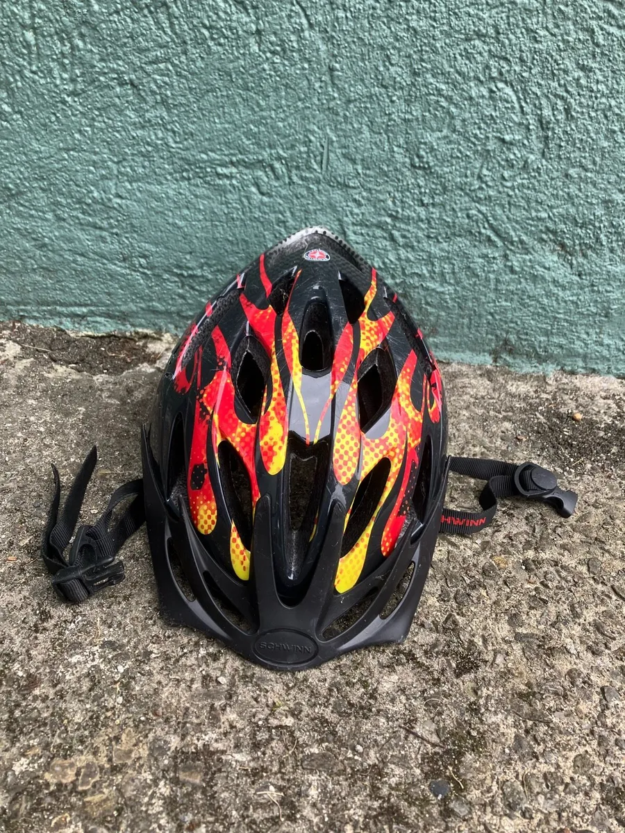 Child’s 20” Bicycle with mudguards & Helmut - Image 2