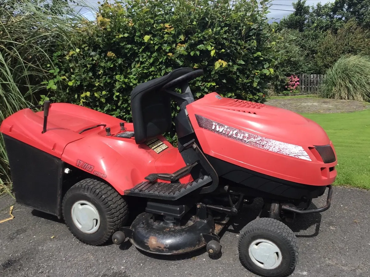 Castlegarden 17HP hydro ride on lawnmower - Image 1