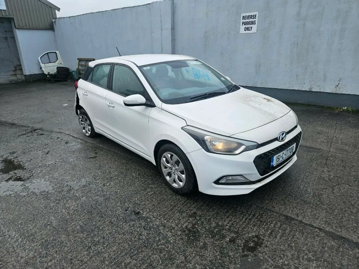 2015 Hyundai i20 damaged for sale - Image 2