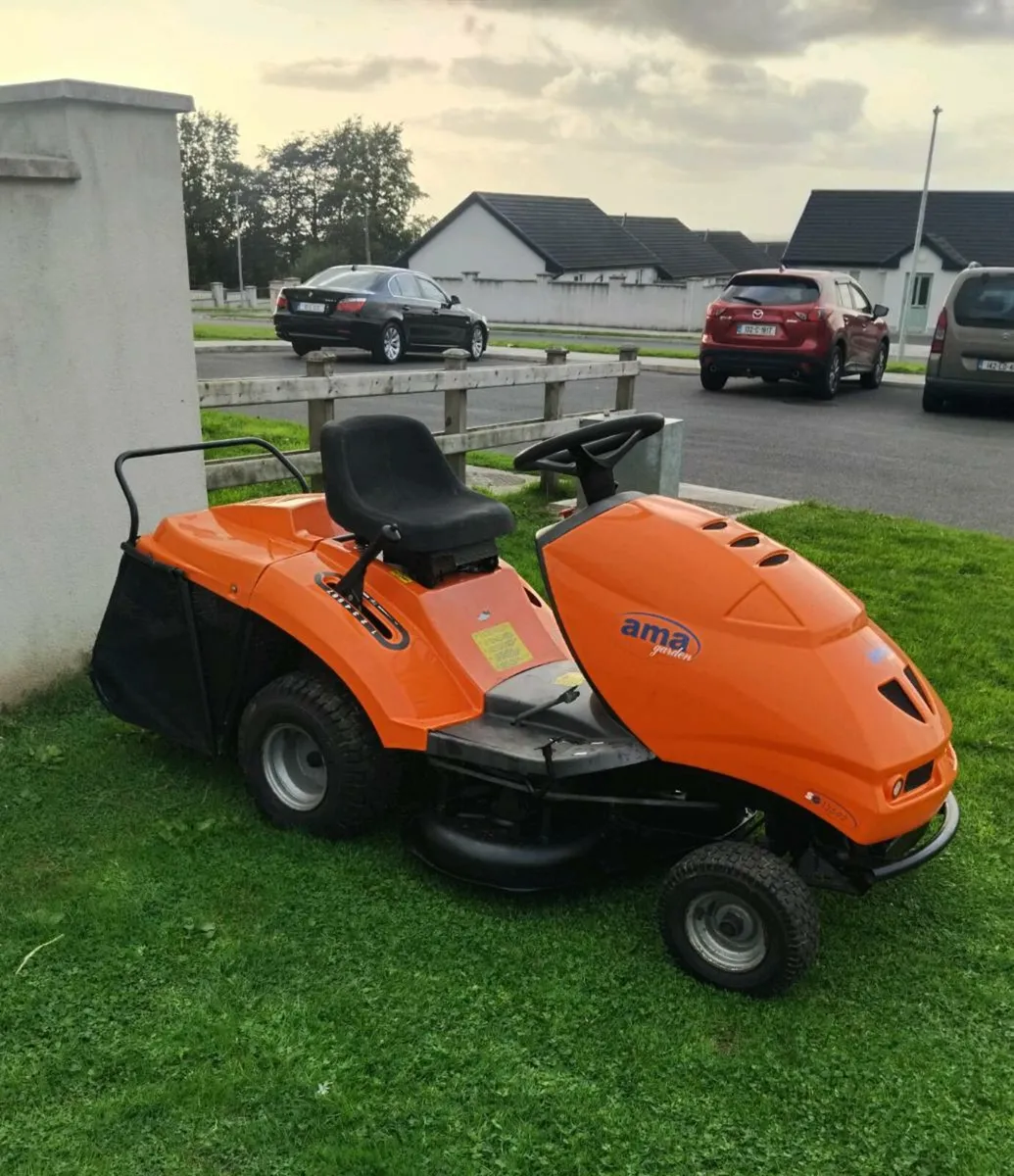 Ride on lawnmower - Image 1
