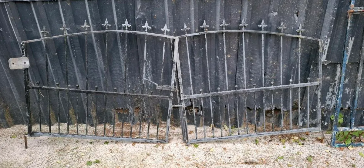 Gates - Image 1