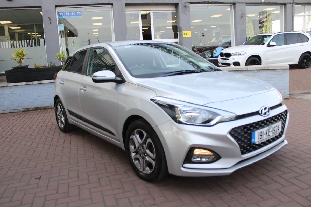 Hyundai i20 1.0 ACTIVE PETROL DELUXE 5DR HATCHBACK - Image 1