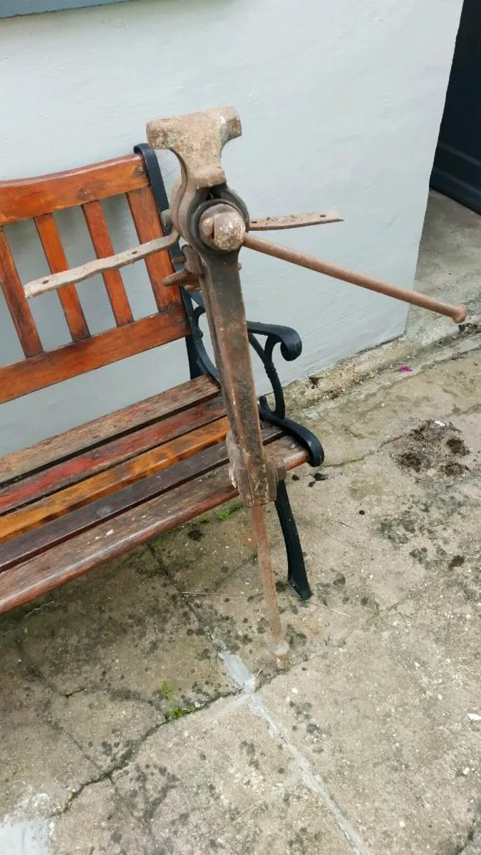 Antique Blacksmith Leg Vice - Image 1