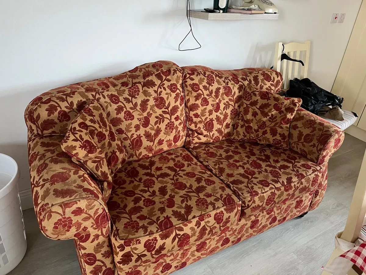Cottage couch - Image 2