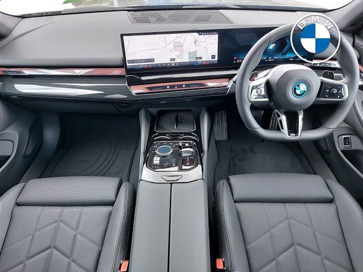 BMW 5 Series 530e M Sport Pro - Image 4