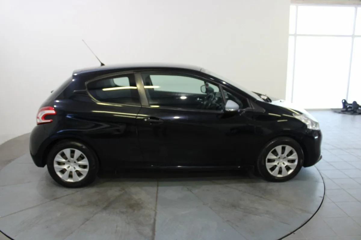 Peugeot 208 1.4 HDI 70 bhp Access 3DR - Image 3