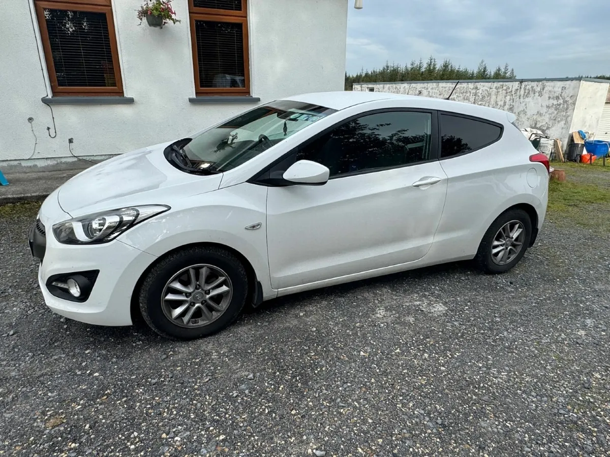 Hyundai i30 2015 VAN TAXED AND DOED. - Image 1
