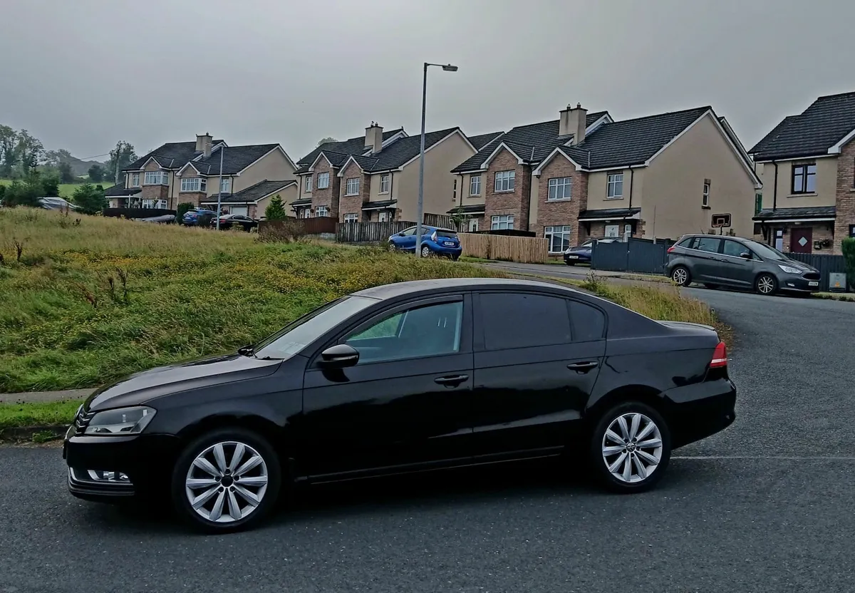 VW PASSAT 11 1.6 TDI BLACK - Image 4