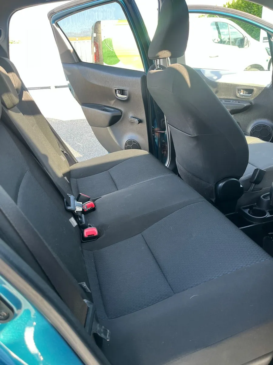 Toyota Yaris 2013 - Image 2