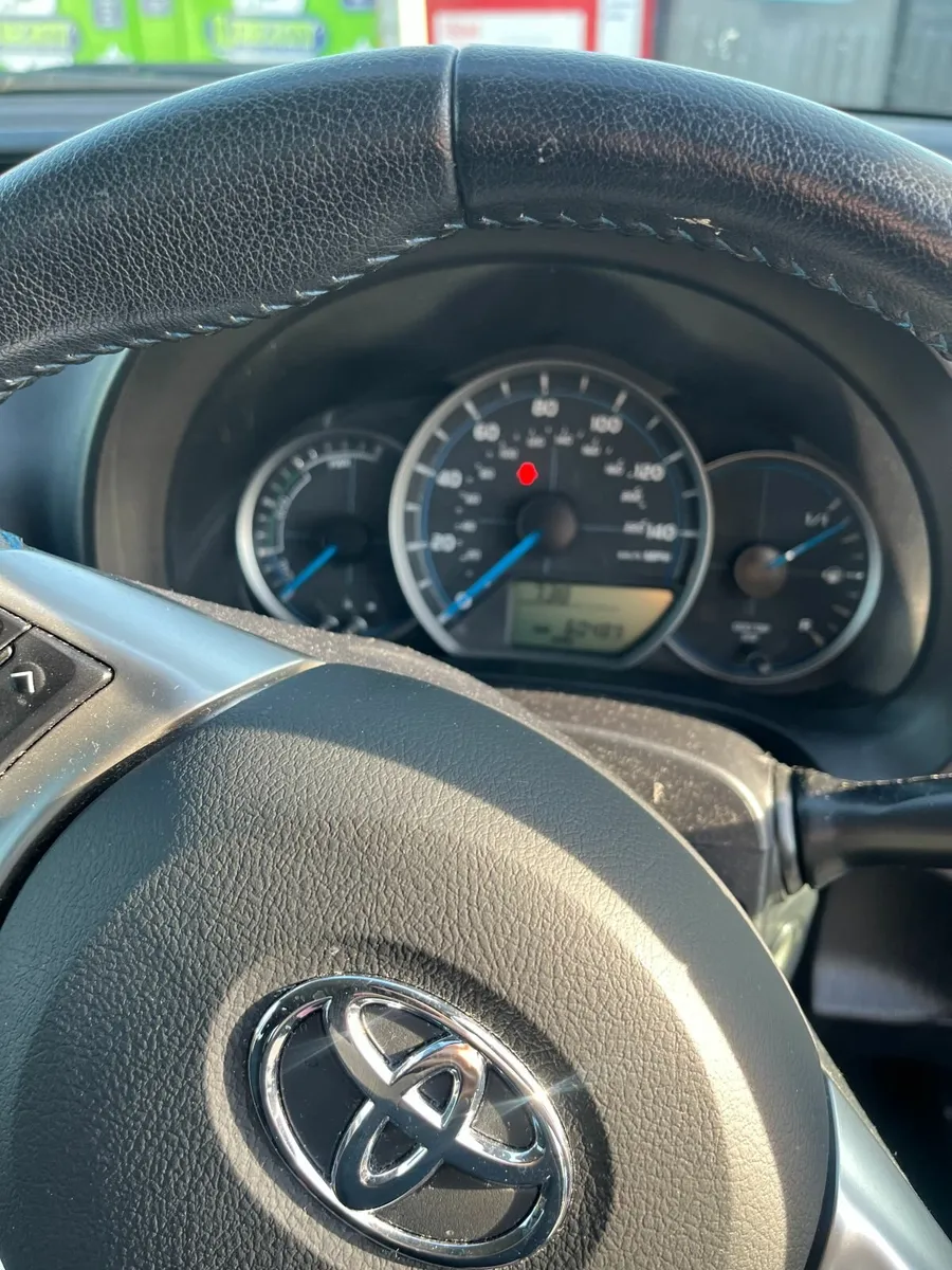Toyota Yaris 2013 - Image 3