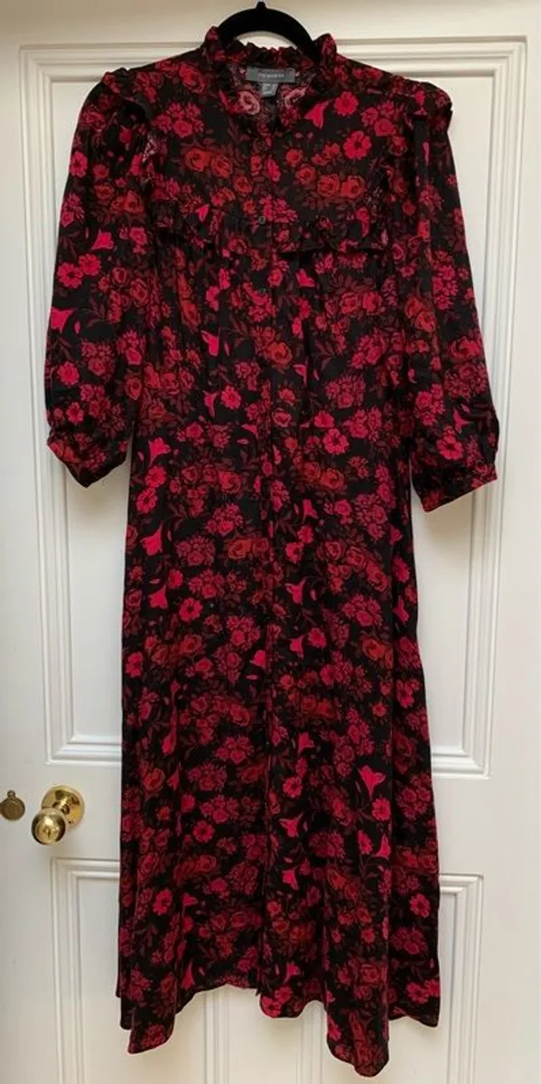 Gorgeous Ladies Red Floral Dress: Size 12 - Image 1