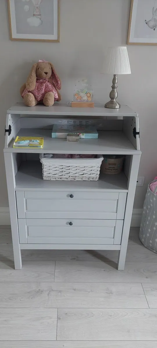 Wardrobe and matching changing unit - Image 2