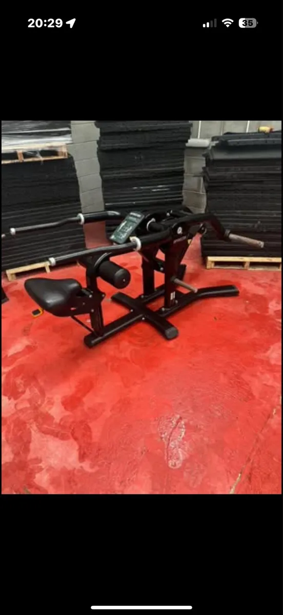 Precor Plate Loaded Seated Dip Machine - Image 1
