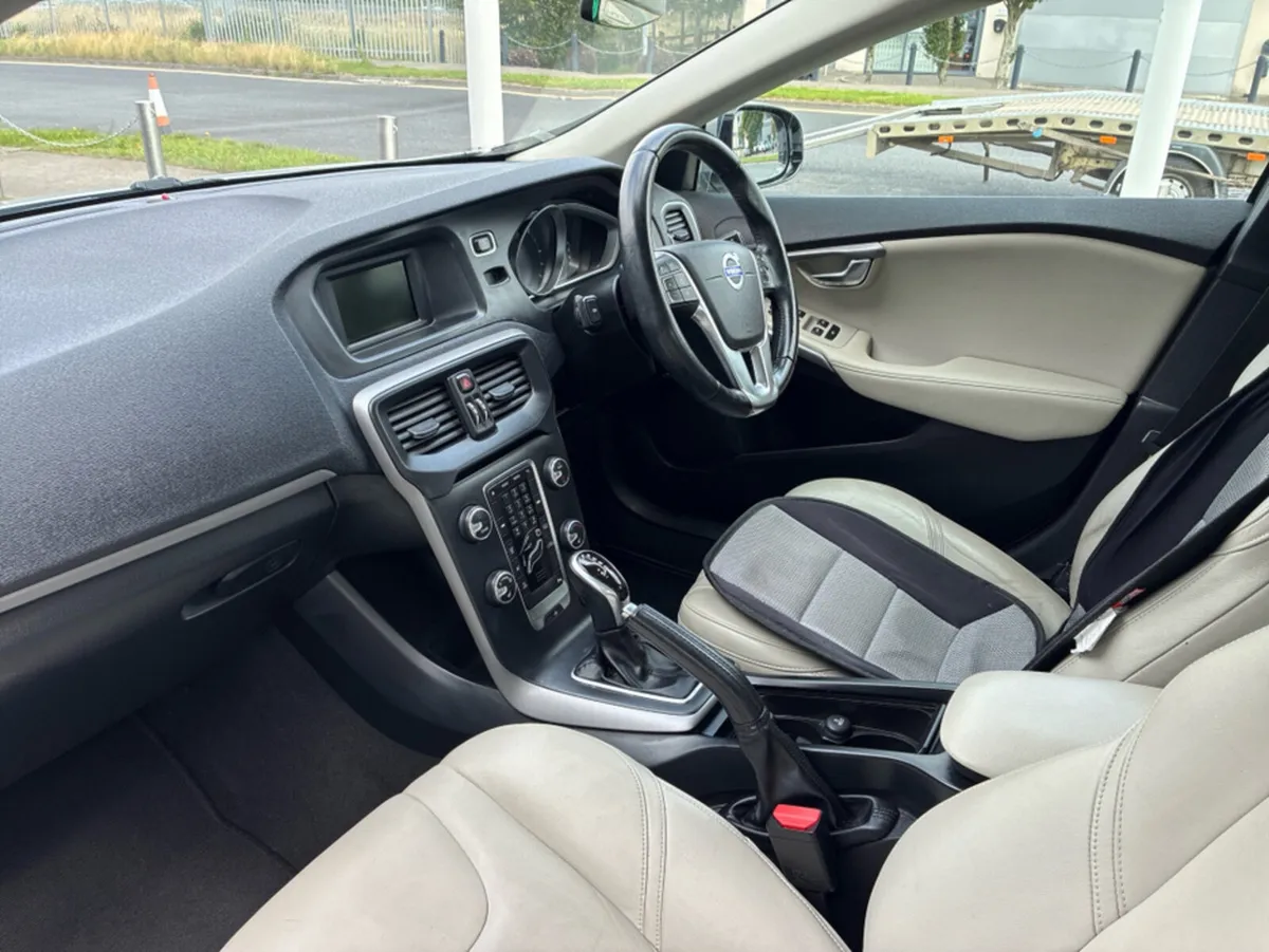 Volvo V40 DIESEL  AUTO - Image 3
