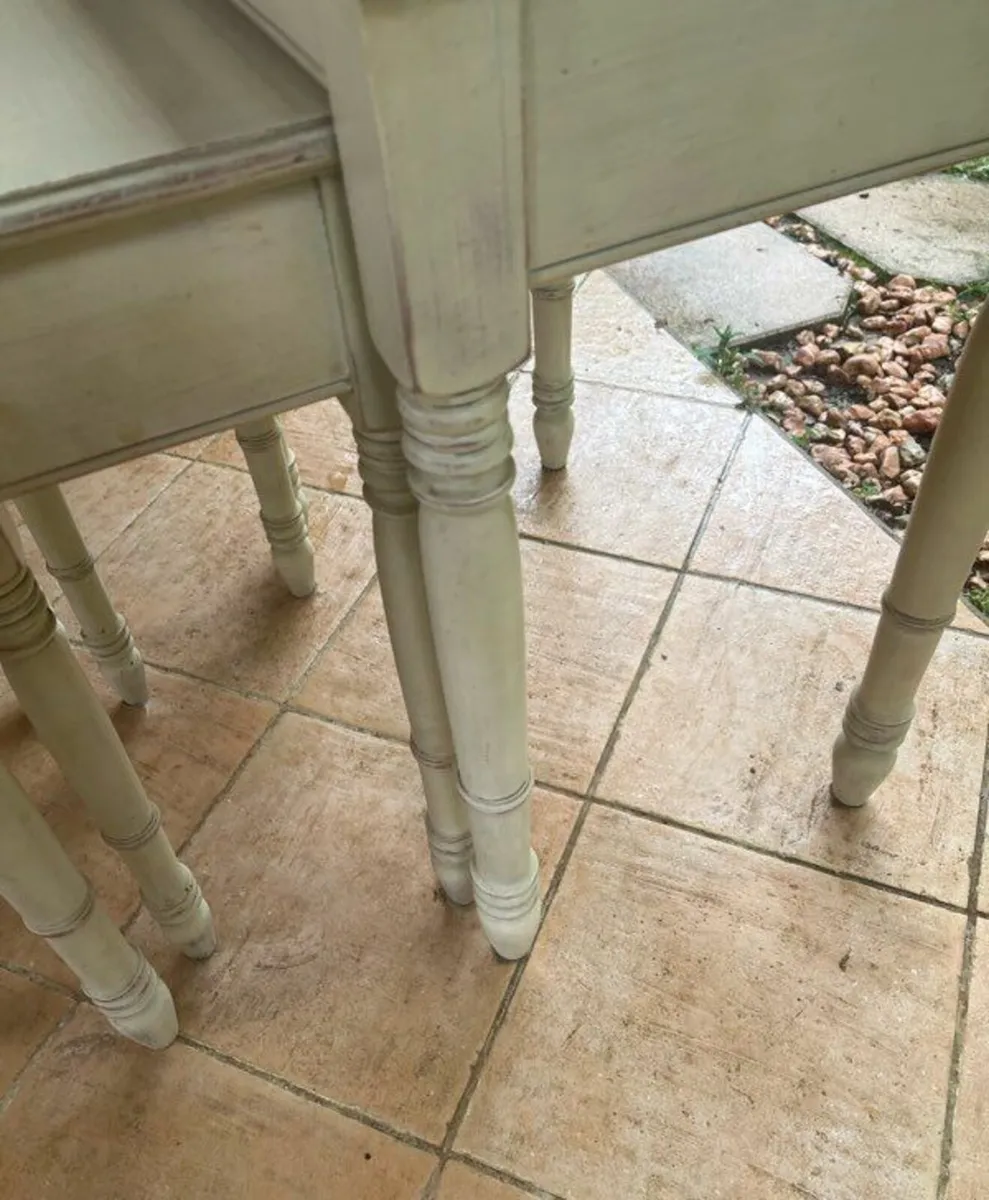 Country corner nest of tables - Image 4