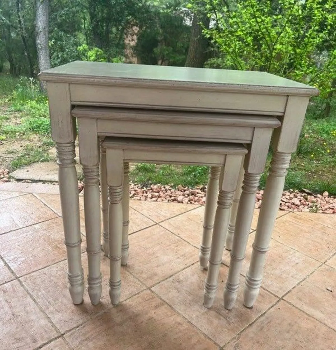 Country corner nest of tables - Image 1